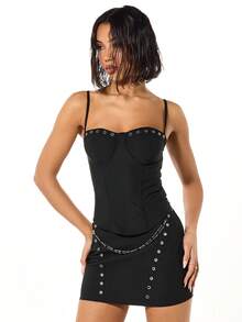 SUMWON WOMEN Setelan Dua Potong Atasan Korset dan Rok Mini Bengaline dengan Detail Rantai dan Lubang Logam, Potongan Bodycon yang Serasi - Hitam - View 1