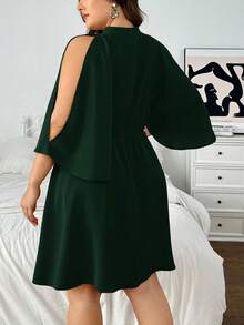 SHEIN Privé 大码女式蝙蝠袖露肩宽松A字连衣裙，酒红色，适合婚礼、度假等场合，新品上市 - 綠色 - 查看 2