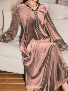 Al Najma Elegant Loose Fit Velvet Dress With Gold Embroidery Applique, Luxurious And Charming, Suitable For Balls In Autumn/Winter Kaftan Jalabiya Dress - Pink - View 6