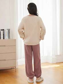 SHEIN 少女针织罗纹磨毛爱心刺绣长袖裤套装，适合春、秋、冬季穿着，甜美可爱睡衣套装 - 彩色 - 查看 2