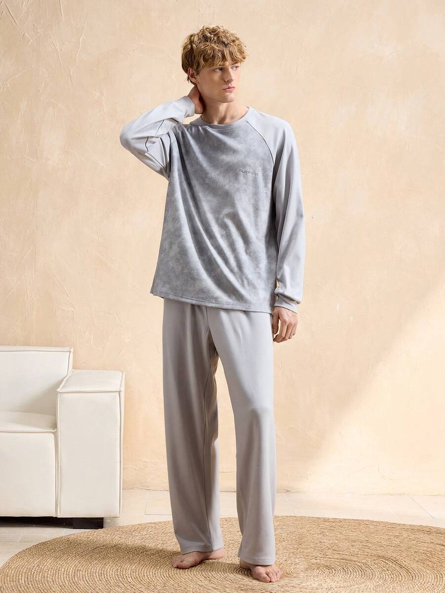 EverLounge Herren Loungewear Set, Rundhals Pullover, Fleece Stoff mit Stickerei, Hose mit elastischem Bund ohne Taschen, graues Pyjama Set Nachtwäsche Herren, weiche Pyjamas Herren Loungewear Set Loungewear - Grau - Übersicht 1