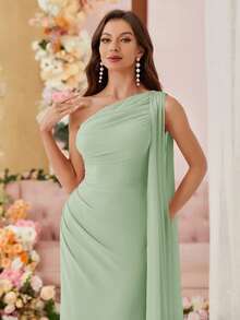 Aureia Gaun Bridesmaid Chiffon dengan Bahu Asimetris dan Detail Draperi (Dewasa) - Rumput Hijau - View 3