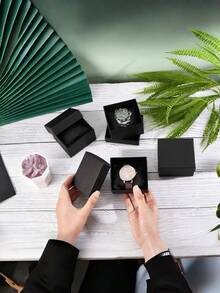 10个装纸质手表盒，尺寸8.6x7.9x5.2厘米，纸板礼盒，手表收纳盒，珠宝礼盒，带枕形手镯架，方形收纳礼品盒，适用于腕表、智能手表，黑色，情人节、婚礼、生日、返校季适用 - 黑色 - 查看 3