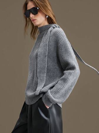 Ontre Damtröja med lös passform och ståkrage, stickat blandat tyg, ribbad stickad design med knytband i sidan, långärmad med avslappnad nedsänkt axel, mångsidig för alla årstider, oumbärlig för höst/vinter, sofistikerad urban avslappnad stil, högkvalitativt pendlar- och flygplatsmode