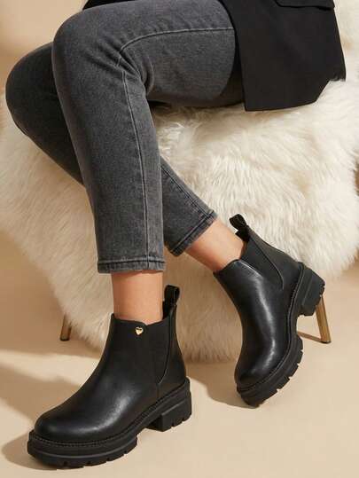 Botín chelsea mujer, botín punta redonda, botín tacón bajo, botín urbano, botín clásico, botín elásticos laterales, botín diario mujer, botín sintético, chelsea boot mujer, botín otoño invierno