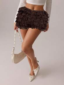 Low-Waisted Shorts With White Lace Ruffles - Coffee Brown - View 3