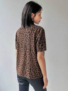 Camiseta de manga corta de corte holgado con cuello redondo y estampado de leopardo, ropa de otoño - Color café - Ver 3