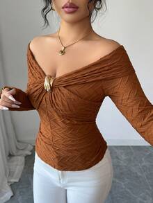 SHEIN Elenzya Áo thun chéo hở vai thanh lịch với họa tiết kim loại và vải họa tiết dành cho nữ - Cà phê nâu - Xem 3