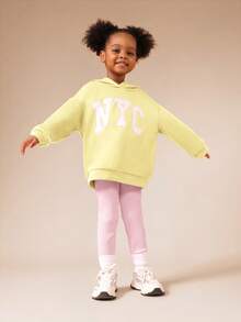 SUMWON Conjunto de dos piezas de sudadera con capucha con estampado de NYC y leggings acanalados para niñas, para uso casual y de vacaciones - Amarillo - Ver 1