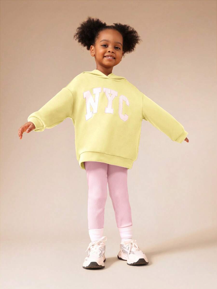 SUMWON Conjunto de dos piezas de sudadera con capucha con estampado de NYC y leggings acanalados para niñas, para uso casual y de vacaciones - Amarillo - Ver 1