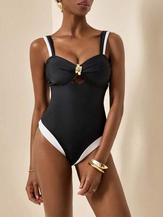 Écloséra 1 pieza Traje de baño de una sola pieza de unicolor con decoración de metal para vacaciones y uso casual para mujer