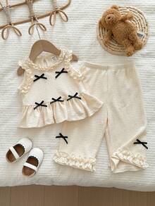 SHEIN 这款女婴两件套可爱百搭的圆领背心和长裤套装采用质感面料，舒适休闲，时尚百搭，适合日常穿着，尤其适合秋冬季节，包括生日派对、晚宴、演出、婚礼、洗礼和开学典礼等场合。室内外皆宜，日常穿着也十分合适。 - 粉色 - 查看 5