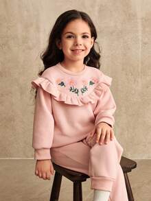 SHEIN 2 件套年轻女孩和幼儿女孩休闲荷叶边刺绣套头衫上衣 + 裤子套装，适合搭配各种夹克、棉质外套，适合日常穿着 - 粉色 - 查看 3