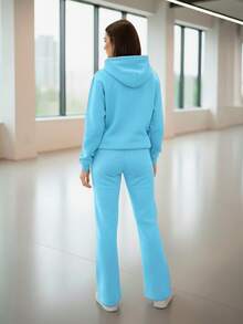 Conjunto Deportivo para Dama  Sudadera y Pants Acampanados  Disponible en Varios Colores - Azul claro - Ver 3