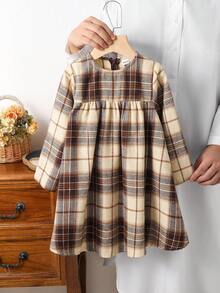 SHEIN Vestido casual de cuadros tejidos de otoño para niña joven - Café - Ver 3