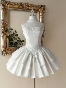 Lovelzi 优雅浪漫时尚的白色缎面贴花装饰无肩带双层荷叶边下摆礼服，适合派对、婚礼宾客、白色礼服、单身派对、舞会、新娘送礼会等场合。 - 白色 - 查看 7