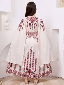SHEIN Áo choàng hoa cổ vuông sang trọng mới cho bé gái tuổi teen mùa xuân/hè, phù hợp cho đám cưới, dạ hội trang trọng và các sự kiện văn hóa (Chuẩn bị cho mùa xuân/hè, sang trọng dễ dàng, phong cách hiện đại) Trang phục mùa hè, trang phục mùa xuân, trang phục truyền thống Ả Rập, Kaftan, Jalabiya, Abaya, Ramadan, đồ đôi chị em, đồ đôi mẹ con. - Màu Khaki - Xem 2