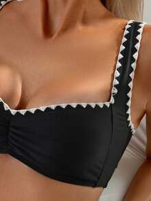 Swim Basics 女士夏季沙滩纯色贝壳边饰粗肩带前褶皱镂空露背比基尼上衣和短裤休闲度假泳装套装 - 黑色 - 查看 3