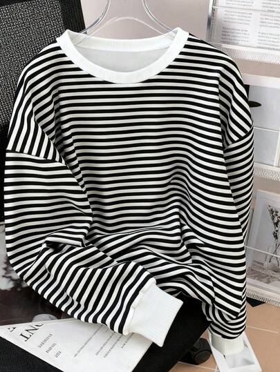 Resyla Classic Black And White Striped Women's Crew Neck Sweatshirt, Suitable For Autumn And Winter, Fashionable T-Shirt, Stylish Sweatshirt, Gift For Siblings, Gift For Sisters, Fun Sweatshirt, Casual, Simple And Fashionable Sweatshirt.