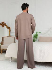 DAZY Men's V-Neck T-Shirt And Elastic Waist Pants Casual Loungewear Set, Brown, Spring/Autumn