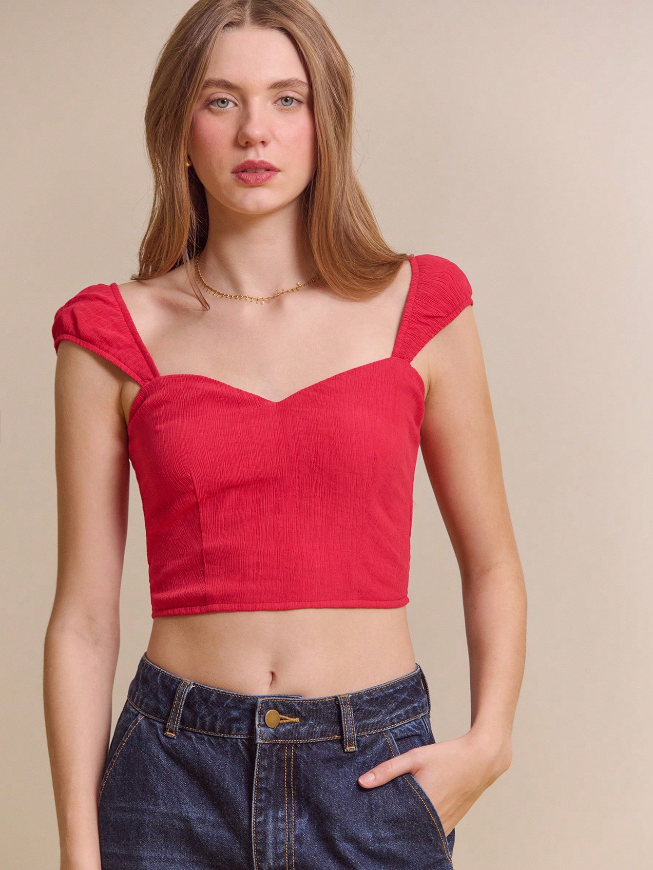 Knallrotes, herzförmiges Crop-Top mit gerafften Trägern, rotes Crop-Top, rotes Top, rotes Sommertop, süßes rotes Top, Frühlingsparty-Top, Silvester-Top, Valentinstag-Top, französischer Stil, Pariser Stil