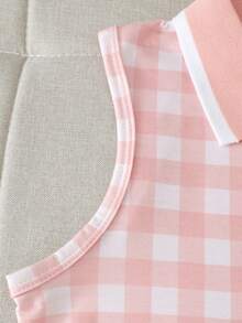 SHEIN 女童格子领无袖露脐上衣+百褶裙套装，粉色格子图案，可爱清新，上衣饰有小马图案，裙子侧边饰有白色滚边。适合暑期学校、文化活动、亲子下午茶等场合，打造甜美学院风，轻松塑造可爱时尚的小公主造型。