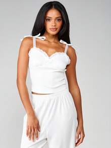 MISSGUIDED 白色蕾丝边吊带背心和阔腿罗纹裤家居服两件套，系带睡衣套装 - 白色 - 查看 3