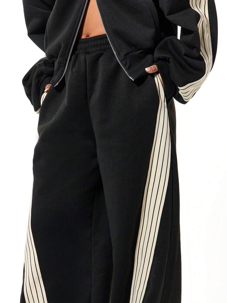 SUMWON WOMEN Oversized Wide Leg Sweatpants With Contrast Side Stripes