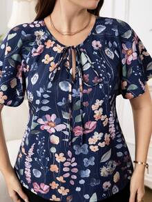 Reflora 大码女式荷叶边爱心装饰夏季衬衫 春季女装 春假女装 夏季女装 夏季度假女装 夏季女装 优雅女式衬衫 印花上衣 蓝色上衣 蓝色衬衫 外出上衣 女士外出上衣 优雅女式衬衫 花朵图案优雅女式衬衫 - 彩色 - 查看 4