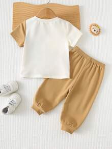 Cozy Pixies Conjunto de 2 peças para bebê menino com estampa de animais de desenho animado, composto por camiseta de manga curta com gola redonda e calça com elástico na cintura. - Caqui - Ver 2