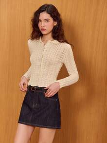 lacRébo Vintage-Strickcardigan in Creme mit Strukturmuster, Rundhalsausschnitt und gewelltem Saum. Damen-Strickoberteil für Frühling und Sommer. Figurbetontes, cremefarbenes Oberteil.