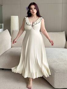 Dazy Plus 优雅荷叶边V领裹身长款睡袍 - 杏色 - 查看 7