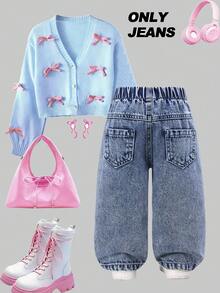 女婴休闲牛仔裤，轻薄牛仔面料，宽松直筒裤型，蝴蝶刺绣，舒适棉质面料，适合日常穿着、上学、通勤。 - 中等水洗藍 - 查看 2