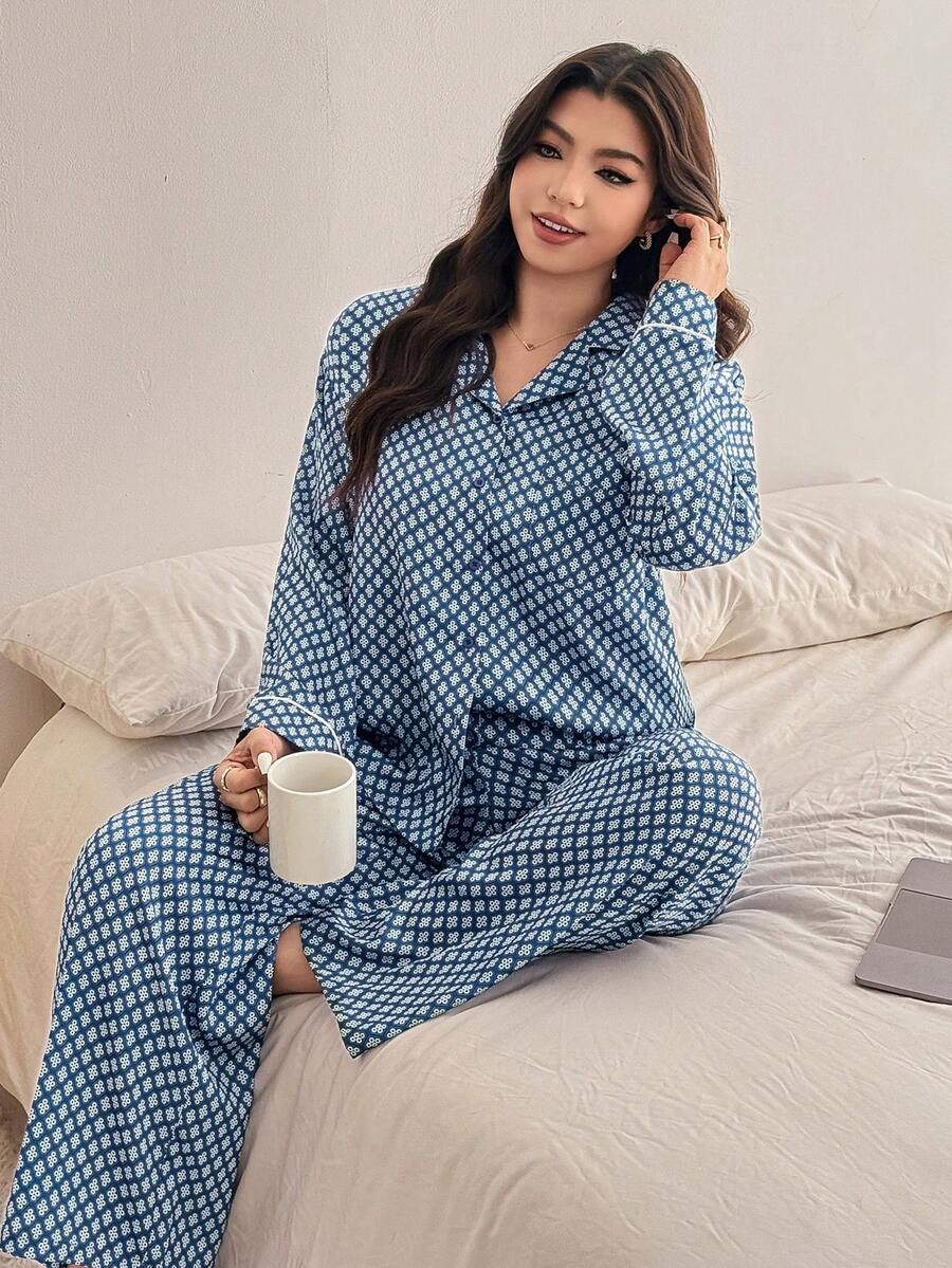 Dazy Plus 大码女式宽松格子翻领上衣和裤子睡衣套装，时尚家居服，适合春秋季穿着 - 寶藍色 - 查看 1