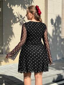 SHEIN EZwear 大码波点网纱连衣裙，适合通勤、约会、外出和派对等场合，秋冬季穿着。 - 黑與白 - 查看 3