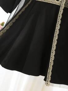 SHEIN طقم من قطعتين للبنات الصغيرات باللون الأسود والذهبي، فستان مسلم أنيق مع شريط شبكي، ملابس ضيفة حفل زفاف خريفية لعيد الأضحى، احتفالات الشرق الأوسط - الأسود - مشاهدة 6