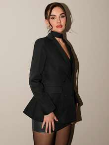 SHEIN Glamour 女士酒红色梭织面料收腰双排扣领西装外套，优雅百搭，适合派对、度假、办公、通勤、约会、万圣节、圣诞节等各种场合。另有女士酒红色西装外套、黑色西装连衣裙、燕尾服连衣裙等款式可供选择。 - 黑色 - 查看 4