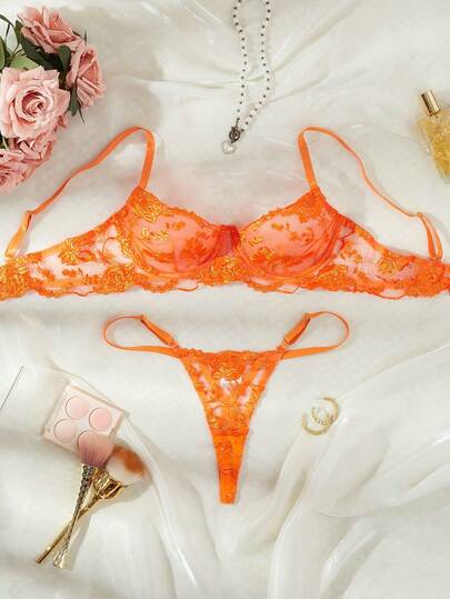 Set di biancheria intima con reggiseno e mutandine con ferretto ricamati a fiori