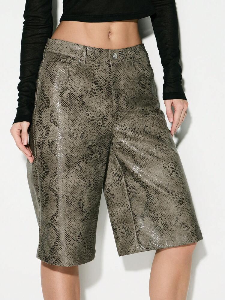 KIZN Pantalones cortos bermudas de tiro alto con cierre delantero de botones y estampado de piel de serpiente sintética
