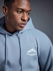 Driftmere 男士秋冬山地标语印花口袋抽绳休闲连帽衫 - 淺藍色 - 查看 7