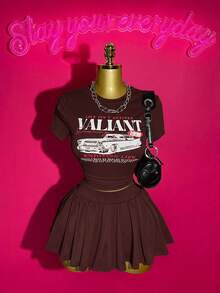 Slaydiva Bộ đồ 2 mảnh thời trang xuân/hè Bohemian mới cho lễ hội âm nhạc Phục sinh thường ngày trên bãi biển, tiệc tùng, đường phố, gợi cảm, ngọt ngào, dễ thương, Y2K, vải dệt kim co giãn màu trắng, họa tiết ô tô cổ điển màu đen, cổ tròn, tay ngắn, áo thun bó sát, kết hợp với váy ngắn xếp ly cạp chun màu trắng, quần short, váy ngắn cho nữ - màu nâu - Xem 6