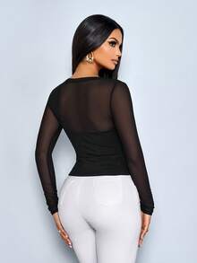 SOLERSUN 秋冬女装：优雅时尚，日常穿着的理想之选。黑色拼接面料，网眼罗纹针织面料，长袖，方领，装饰纽扣T恤。 - 黑色 - 查看 2