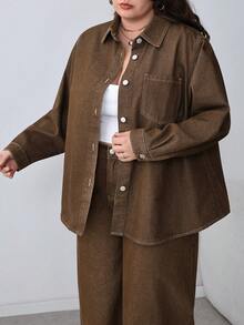 SHEIN CURVE+ 大码休闲日常纽扣贴袋落肩宽松牛仔衬衫，适合冬季、春季、圣诞节、新年、感恩节、通勤、度假、毕业典礼等场合，兼具时尚、Y2K风格、可爱、街头风、派对、婚礼、优雅、商务休闲等多种穿搭风格。棕色牛仔衬衫，百搭休闲通勤，简约百搭。 - 棕色 - 查看 3