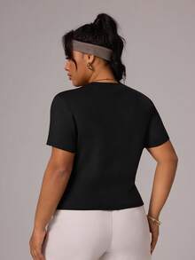 Rhythm Era 女士撞色吊带拼接网眼腰部圆领休闲运动T恤，适合日常穿着、跑步、瑜伽、大码运动服。女士运动T恤，曲线运动上衣，曲线运动服上衣，曲线女士健身上衣，曲线运动上衣，运动服，女士运动T恤，曲线女士健身上衣。 - 黑色 - 查看 2