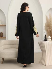 Al Najma 2025新款时尚优雅V领刺绣奢华修身连衣裙 - 黑色 - 查看 2