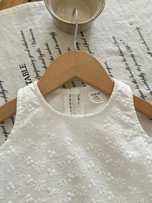 SHEIN 女婴可爱度假休闲碎花白色蕾丝边吊带背心和短裤套装 - 白色 - 查看 5