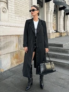 Lavishia Blazer long droit à larges épaules, rayures blanches sur fond noir. Blazer à rayures verticales pour femmes, tenue de deuil. Blazer grande taille pour femmes en hiver - Multicolore - Voir 3