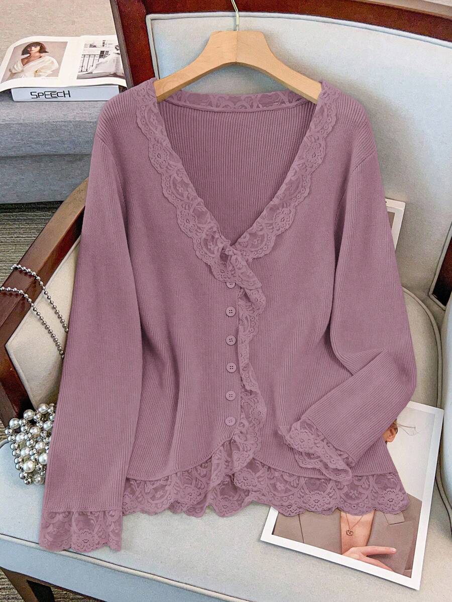 GlowEve CURVE Cárdigan de punto de manga larga elegante con volantes de encaje y contraste para mujer de talla grande - Lila Púrpura - Ver 1