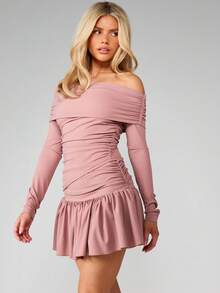 MISSGUIDED Asxig minikjol med rynkad fåll, volangdetalj och figurnära silhuett för höst- och vinterfester - Dammrosa - Visa 3