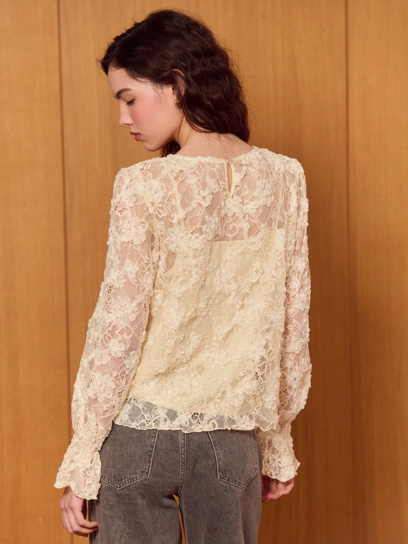 Elfenbein strukturierte Blumen Spitze Langarm Bluse mit weiten Manschetten, Vintage Herbst Winter Look